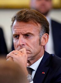 Francouzský prezident Emmanuel Macron na schůzce s americkým prezidentem Donaldem Trumpem, ukrajinským prezidentem Volodymyrem Zelenským a evropskými lídry v rámci jednání o ukončení ruské války na Ukrajině v Bílém domě