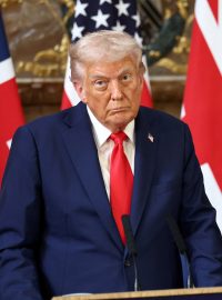 Americký prezident Donald Trump a britský premiér Keir Starmer pořádají tiskovou konferenci po svém setkání v Chequers poblíž Aylesbury ve Velké Británii, 18. září 2025