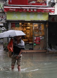 Zaplavená ulice v Hongkongu