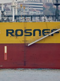 Spojené státy oznámily uvalení sankcí na dvě největší ruské ropné společnosti Rosněfť a Lukoil (ilustrační foto)