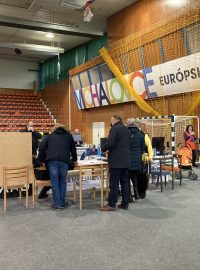 Registrace takového člověka trvá přibližně 20 minut a stát se mu postará o dočasné ubytování