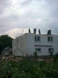 Tornádo vzalo lidem na východě Slovenska střechu nad hlavou
