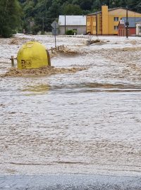 Velká voda zaplavila celý střed obce Dívčí Hrad