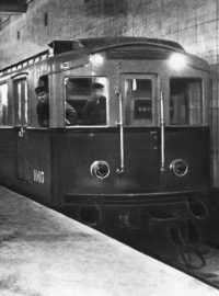 Moskevské metro slaví 85 let. První plány na jeho výstavbu vznikly už v roce 1902 za vlády cara Mikuláše II., pro veřejnost se ale otevřelo až 15. května roku 1935