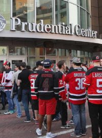 Fanoušci Devils před Prudential Centre