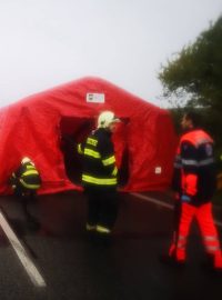 Srážka nákladního auta a autobusu u Nitry na Slovensku