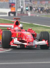 Michael Schumacher ve voze Ferrari v roce 2005