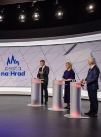 Čtvrteční prezidentské debaty na televizi Nova se zúčastnil bývalý premiér Andrej Babiš, bývalá rektorka Mendelovy univerzity Danuše Nerudová a bývalý vysoký představitel armády Petr Pavel. Šlo o první prezidentskou debatu, které se Babiš zúčastnil