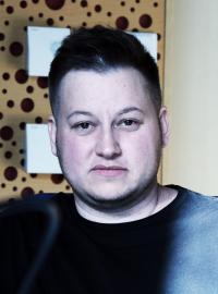 Adam Šindelář se dění v církvi věnuje v rozhlasové redakci publicistiky.