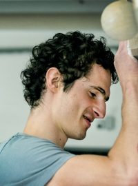 Adam Ondra, patří mezi absolutní světovou špičku sportovních lezců