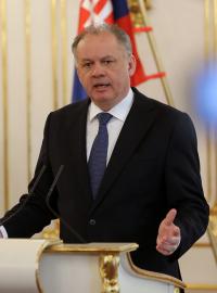 Andrej Kiska před novináři v prezidentském paláci