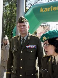 Náčelník generálního štábu Josef Bečvář a první česká generálka Lenka Šmerdová
