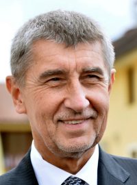 Ministr financí Andrej Babiš, ministr obrany Martin Stropnický a ministr spravedlnosti Robert Pelikán. Všichni tři z hnutí ANO.