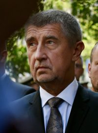 Premiér Andrej Babiš během pietního aktu před Českým rozhlasem.