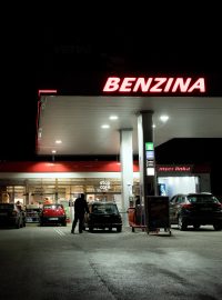 Benzina