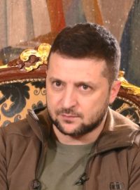 Ukrajinský prezident Volodymyr Zelenskyj během rozhovoru České televize a dalších zahraničních médií