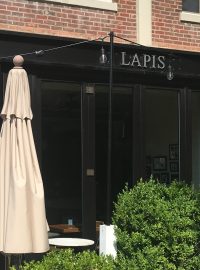 Jedním z podniků, které pořádají sbírku, je afghánská restaurace Lapis.