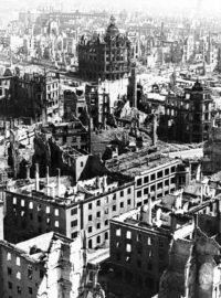 Před 75 lety začaly spojenecké letouny bombardovat německé Drážďany