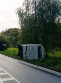 U Vlkavy na Mladoboleslavsku havaroval autobus. Silnice už je průjezdná.
