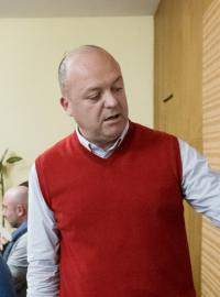 Současný starosta Holubic Petr Hanák během zasedání zastupitelstva obce.