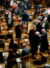 Na 41. sjezd ČSSD, který se koná v Hradci Králové v kulturním domě Střelnice, se sjelo přes 500 delegátů