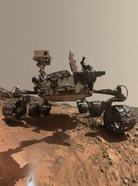 Vozítko Curiosity na Marsu