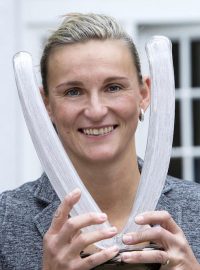 Barbora Špotáková s trofejí