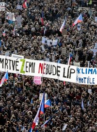 Demonstrace Letná 16.11.2019