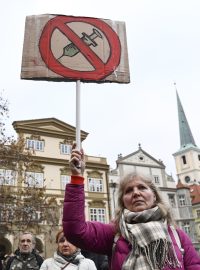 Na Malostranském náměstí demonstrovali odpůrci povinného očkování