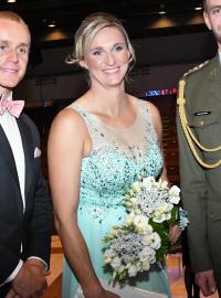 Oštěpařka Barbora Špotáková na slavnostním vyhlášení ankety Sportovec roku s oštěpařem Jakubem Vadlejchem a veslařem Ondřejem Synkem.