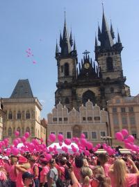 Ze Staroměstského náměstí vyšel už 18. ročník Avon pochodu proti rakovině prsu