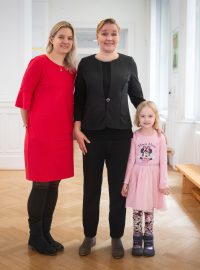 Jana, Alena a její pětiletá dcera Šarlota