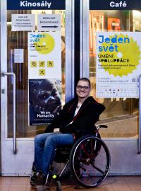 Divák festivalu Jeden svět