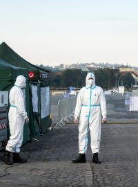 Drive-in volebního stanoviště pro voliče v izolaci a v karanténě, Letná
