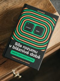 Tento týden hrajeme v knižní soutěži o publikaci Síla rozumu v bláznivé době