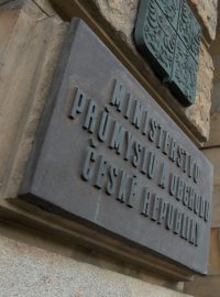 Ministerstvo průmyslu a obchodu ve čtvrtek ráno „obsadila“ obří chobotnice