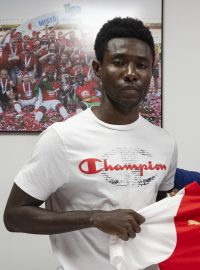 Oscar Dorley (vlevo) se sportovním ředitelem Slavie Janem Nezmarem