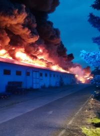 V pražských Letňanech v pátek ráno hořela vstupní hala, která je součástí veletržního areálu