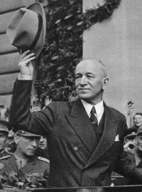 Prezident Edvard Beneš po návratu do vlasti v roce 1945