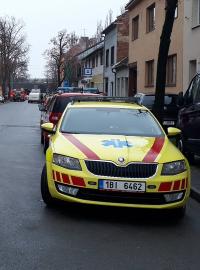 Policisté našli v brněnském bytě mrtvého muže a podezřelé chemikálie. Evakuovali 25 lidí