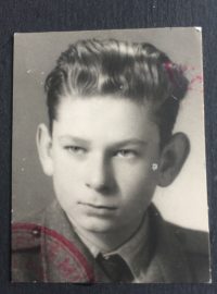Průkazové foto mladého Zdenko Černíka