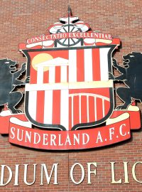 Klubový znak na stadionu Sunderlandu