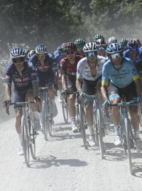 Cyklisté na Strade Bianche