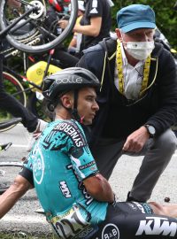 Obětí hromadného pádu byl i Bryan Coquard