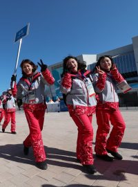 Nástup olympijských dobrovolníků v jihokorejském Pchjongčchangu.