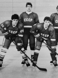 První lajna sovětského týmu zprava Vladimir Krutov, Vjačeslav Fetisov, Igor Larionov, Alexej Kasatonov a Sergej Makarov