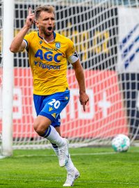 Daniel Trubač z Teplic slaví gól z penalty proti Plzni