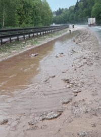 Bahno na dálnici D1 po bouřce (6. května)