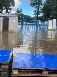 Městský stadion v Opavě se připravuje na povodně