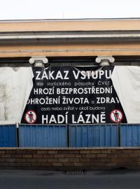 Hadí lázně. Do rukou podnikatele Jaroslava Třešňáka přešla budova v roce 2006, zaplatil za ni 15 milionů korun.